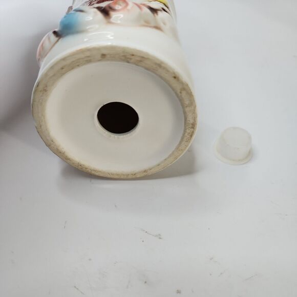 Vintage St. Thomas Seashell Salt And Pepper Shakers, ceramic - Picture 5 of 11